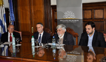 Autoridades del Ministerio del Interior en conferencia de prensa