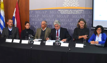 Autoridades en presentación del proyecto “Desarrollo de inoculantes para la movilización de fósforo como insumo en la producción agrícola”