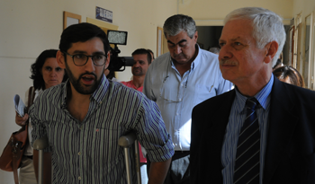 Basso con director del Hospital de Melo Leandro Santos