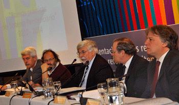 Autoridades en la presentación del informe del sistema carcelario