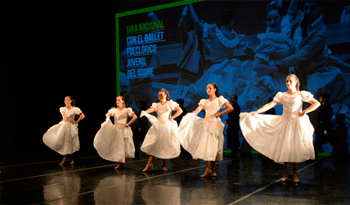 Alumnas de Escuela de Formación Artística del Sodre Alumnas de Escuela de Formación Artística del Sodre