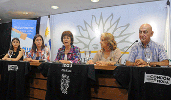 Autoridades del INAU en lanzamiento de campaña