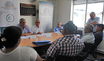 Ministro Jorge Benech con organizaciones sociales y productoras de Artigas