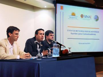 Autoridades en taller para periodistas