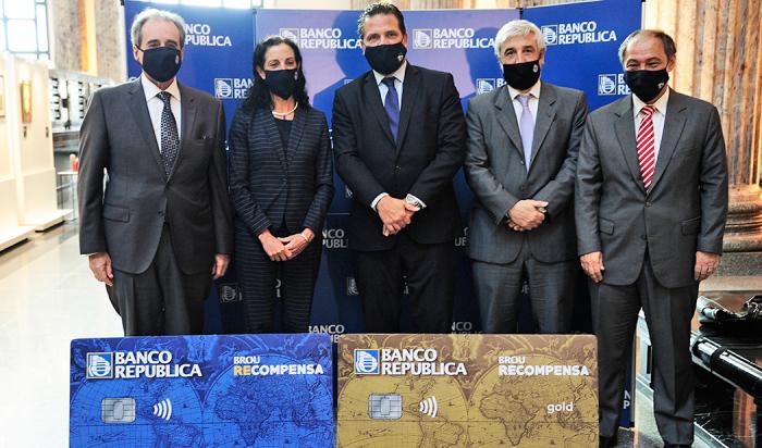 Autoridades presentan tarjeta BROU Recompensa