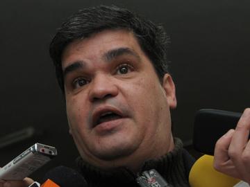 Presidente de INAU, Javier Salsamendi habla con la prensa