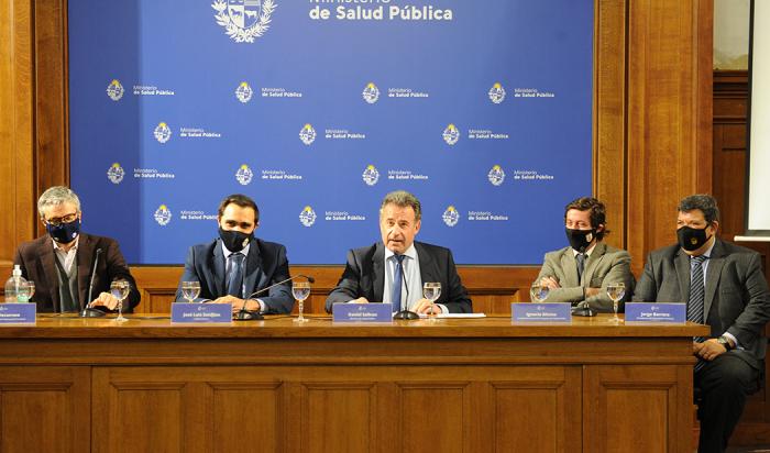 Autoridades en la presentación del protocolo