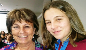 Marisa Lindner y joven participante del foro