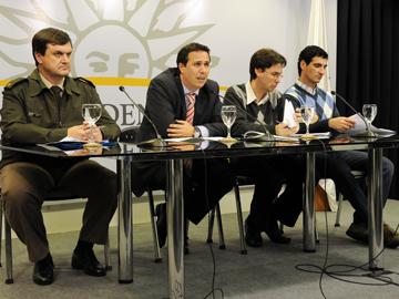 Prosecretario Diego Cánepa e integrantes del Sistema Nacional de Emergencia