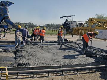 Gente trabajando en obra