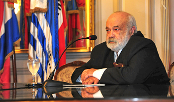 El ministro de Defensa, Eleuterio Fernández Hidobro, informa de la sanción a Wiler Purtscher