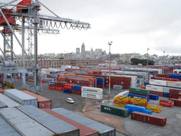 Contenedores en el Puerto de Montevideo