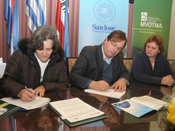 Reunión de la ministra de Vivienda, Graciela Muslera y organizaciones sociales en San José Reunión de la ministra de Vivienda, Graciela Muslera y organizaciones sociales en San José