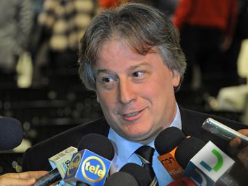 Ministro de Economía y Finanzas, Fernando Lorenzo en declaraciones a la prensa en Torre Ejecutiva