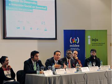 Autoridades en apertura del Foro Regional Agenda de Desarrollo e Inversión Social en Juventud