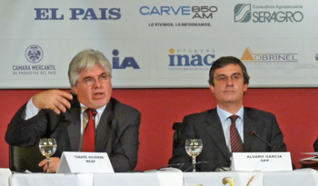Ministro de Ganadería, Agricultura y Pesca, Tabaré Aguerre, junto al director de la OPP, Álvaro García