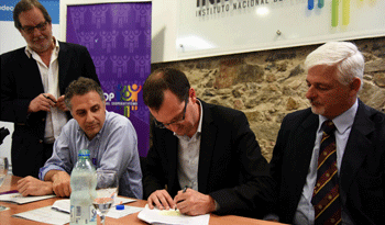 Firma convenio con cooperativas
