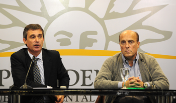 Álvaro García, director de la OPP, y Daniel Martínez, intendente electo de Montevideo