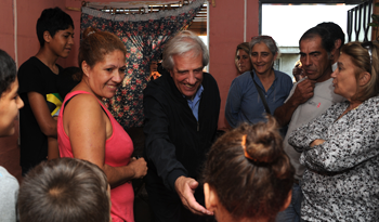 Vázquez en barrio La Amarilla, en Salto