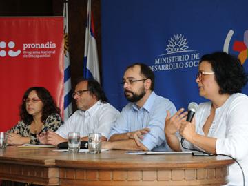Autoridades del MIDES en conferencia de prensa