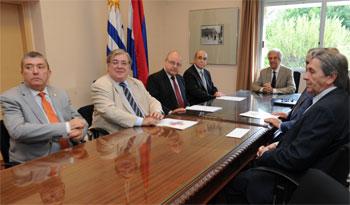 Tabaré Vázquez en firma de acuerdo entre mutualistas