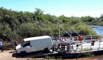 Balsa sobre el arroyo Agua Sucia