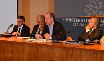 Autoridades en encuentro entre representantes de BPS, Relaciones Exteriores y embajadas