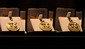 Medallas para maestros con más de 31 años de profesión