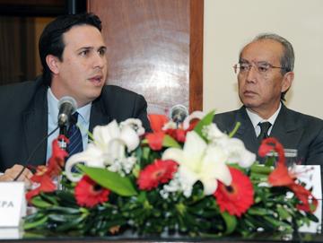 Diego Cánepa junto al embajador de Japón en Uruguay, Kenichi Sakura