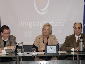 Autoridades en la presentación del taller regional