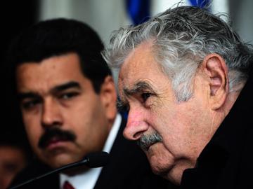 Presidentes José Mujica y Nicolás Maduro en conferencia de prensa
