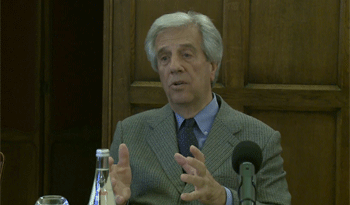 Presidente Vázquez en conferencia de prensa.