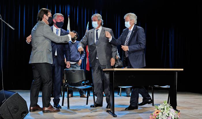 Presidente Lacalle Pou, junto a Enrique Antía y Carlos Pereyra