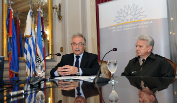 Subsecretario de Defensa Nacional, Jorge Menéndez, en conferencia de prensa
