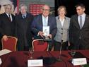 Gobierno entregó Medalla Delmira Agustini a Enrique Iglesias por su aporte a la cultura