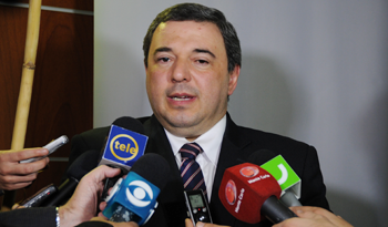 El ministro de Economía, Mario Bergara, valora decisión de elevar calificación de deuda uruguaya