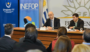 Carámbula y Pereyra en firma de convenio