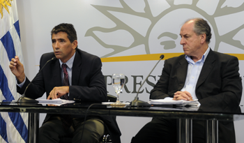 Vicepresidente Raúl Sendic y ministro de Trabajo y Seguridad Social, Ernesto Murro, en conferencia tras Consejo de Ministros