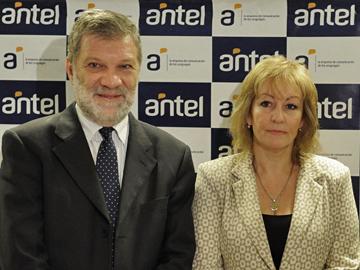 Ministro de Industria, Roberto Kreimerman y Presidenta de Antel, Carolina Cosse