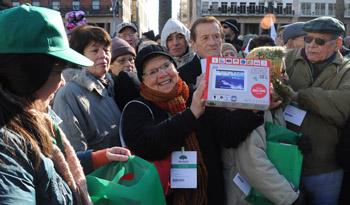 Los primeros 1.000 jubilados recibieron su tablet del Plan Ibirapitá