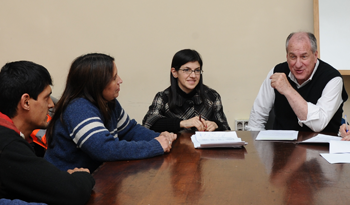 Ministro de Trabajo, Ernesto Murro, y representantes del sector de citrus y arándanos