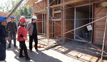 Eneida de León visita obras en Paysandú