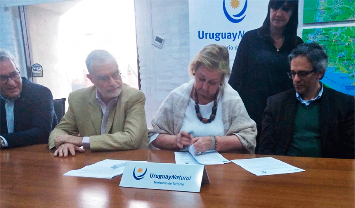 Ministra Liliam Kechichian firma convenio con la Universidad de la República