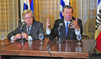Canciller Rodolfo Nin Novoa y ministro Danilo Astori