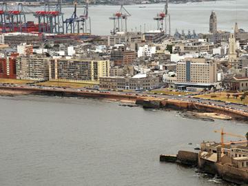 Vista aérea del puerto de Montevideo
