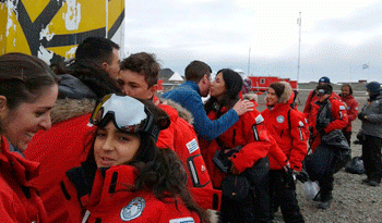 Llegada de los liceales y escolares a la Base Científica Antártica Uruguaya