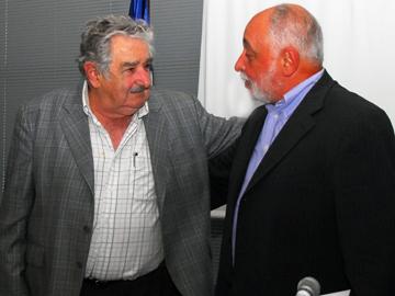 Mujica con el presidente del Instituto Pasteur de Montevideo, Guillermo Dighiero