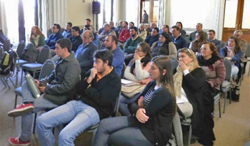 Productores en taller acerca de permisos para riego