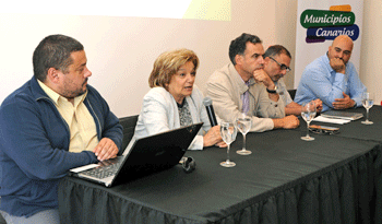 Ministra Eneida de León en llamado a licitación