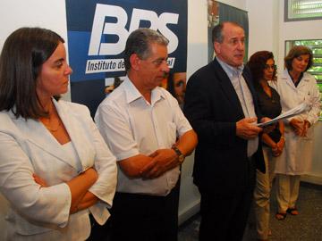 Autoridades en inauguración de nuevo local